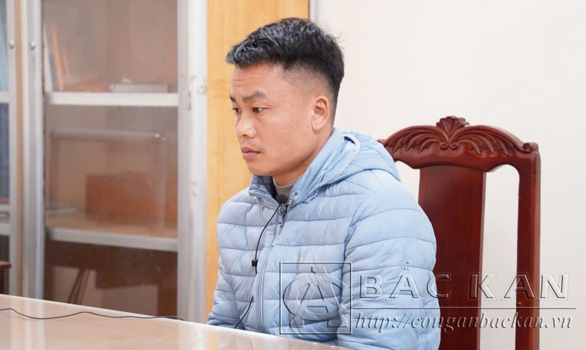 Trần Văn Quân, 1 trong 3 đối tượng trong vụ hỗn chiến tại Hội xuân Mù Là ra đầu thú. Ảnh: Công an Bắc Kạn.