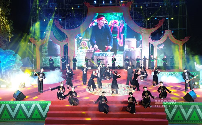 Opening art performance of Co Tan An Temple (Van Ban, Lao Cai). Photo: Dinh Dai