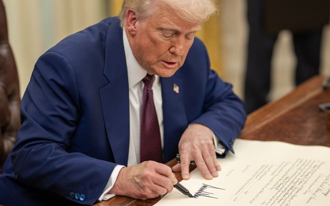 Ông Trump công bố thuế đối ứng với mọi quốc gia áp thuế hàng hóa Mỹ