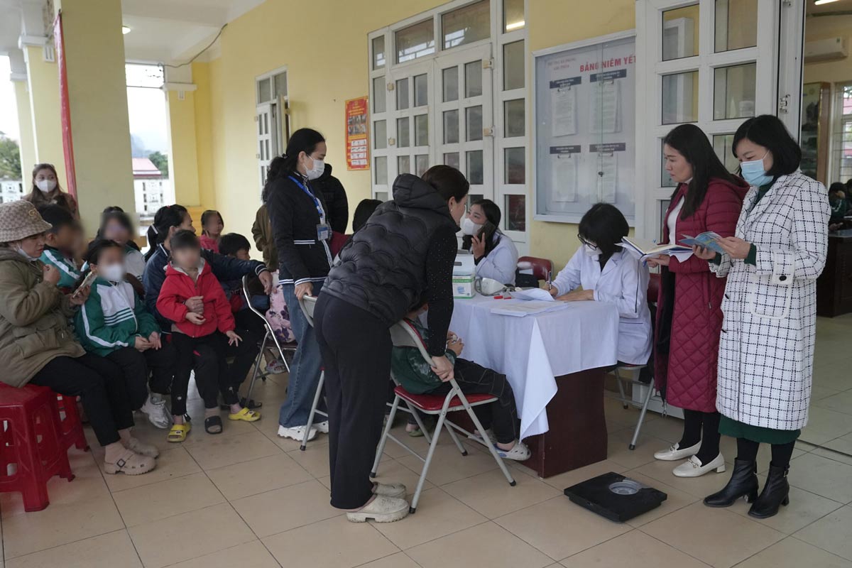 Hoạt động tiêm phòng sởi tại khu 8, phường Hà Phong, TP Hạ Long. Ảnh: CDC Quảng Ninh