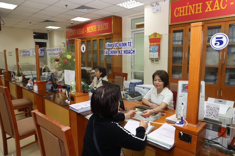 The Ministry of Home Affairs proposes conditions for early salary increase for civil servants who are senior experts. Illustrative photo: Pham Dong