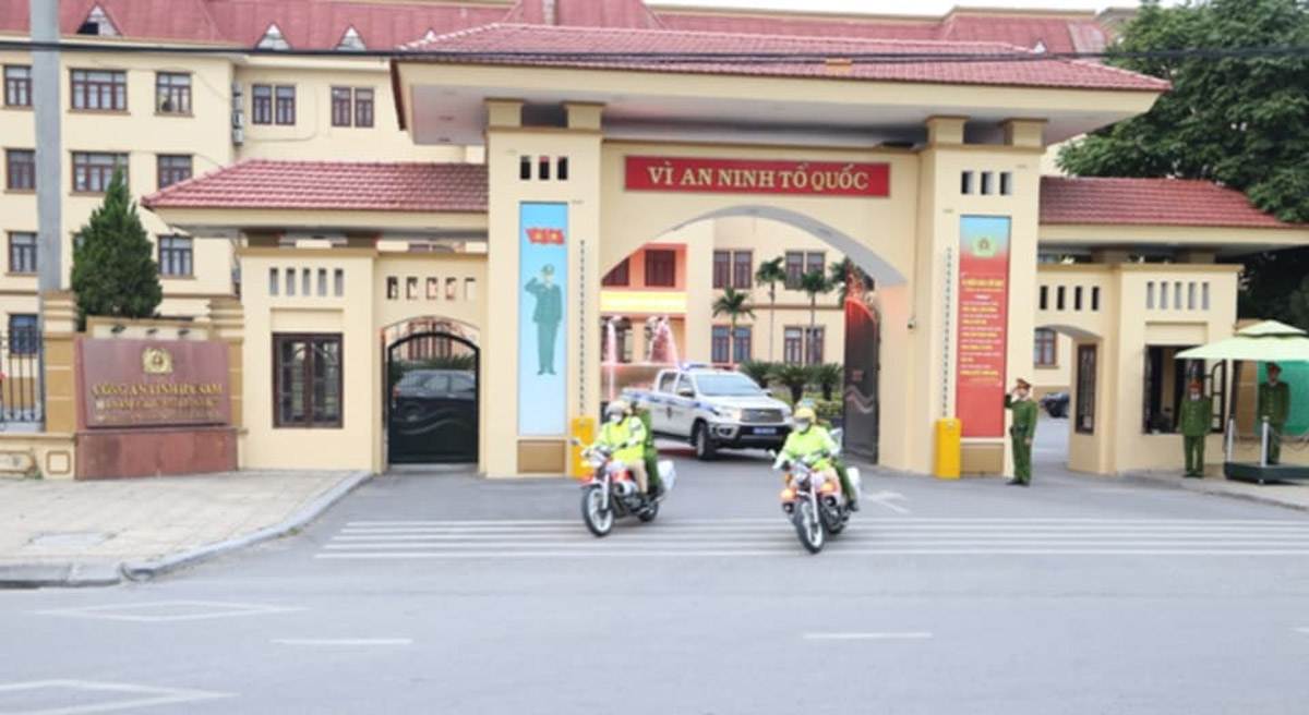 7 leaders of the Department-level Police in Ha Nam voluntarily wrote an application for early retirement. Photo: Ha Nam Provincial Police