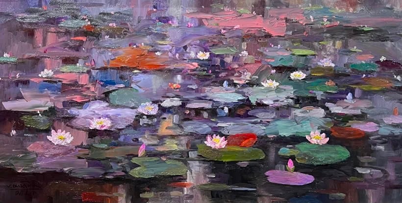 Oil paintings in the Khong Tuong season exhibition. Photo: Interviewee