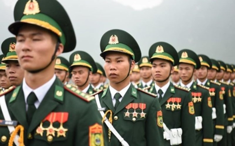 The regime for officers who retire early is being finalized by the Ministry of National Defense in the Circular on policies and regimes when reorganizing and streamlining the apparatus in the Army. Illustrative photo: Tran Vuong
