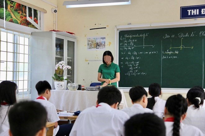 Many teachers in Hanoi have stopped teaching extra classes to wait for official instructions from all levels. Illustrative photo: Van Trang