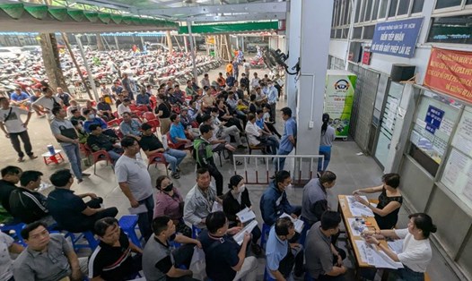 Đi 2 ngày mới lấy được số thứ tự cấp đổi GPLX ở TPHCM