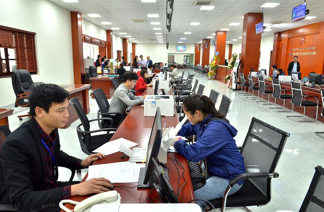 The People's Committee of Hai Duong province has just issued instructions on the arrangement of leaders who are Heads and Deputy Heads of departments, branches and divisions. Photo: Hai Duong Provincial Portal