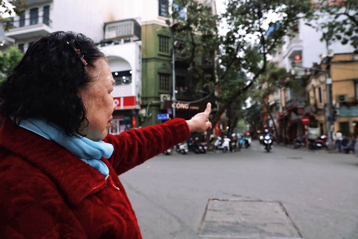 Nhieu lan thay doan tu Trang Thi toi Nha Chung bi tac trong gio cao diem, ba Nguyen Thi Hoa (Hoan Kiem, Ha Noi) mong muon se giai quyet duoc tinh trang un tac tu sau ngay 1.3.