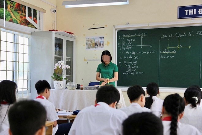 Implementing Circular 29, many teachers in Hanoi have stopped extra teaching activities. Illustrative photo: Van Trang