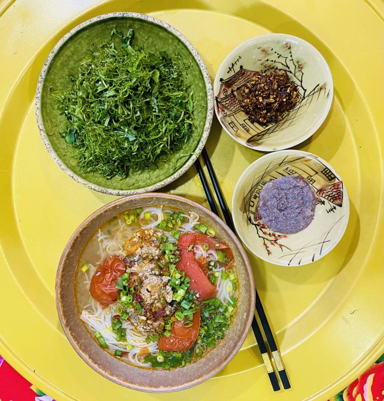 Bát bún riêu cua truyền thống. Ảnh: Vĩnh Quyên