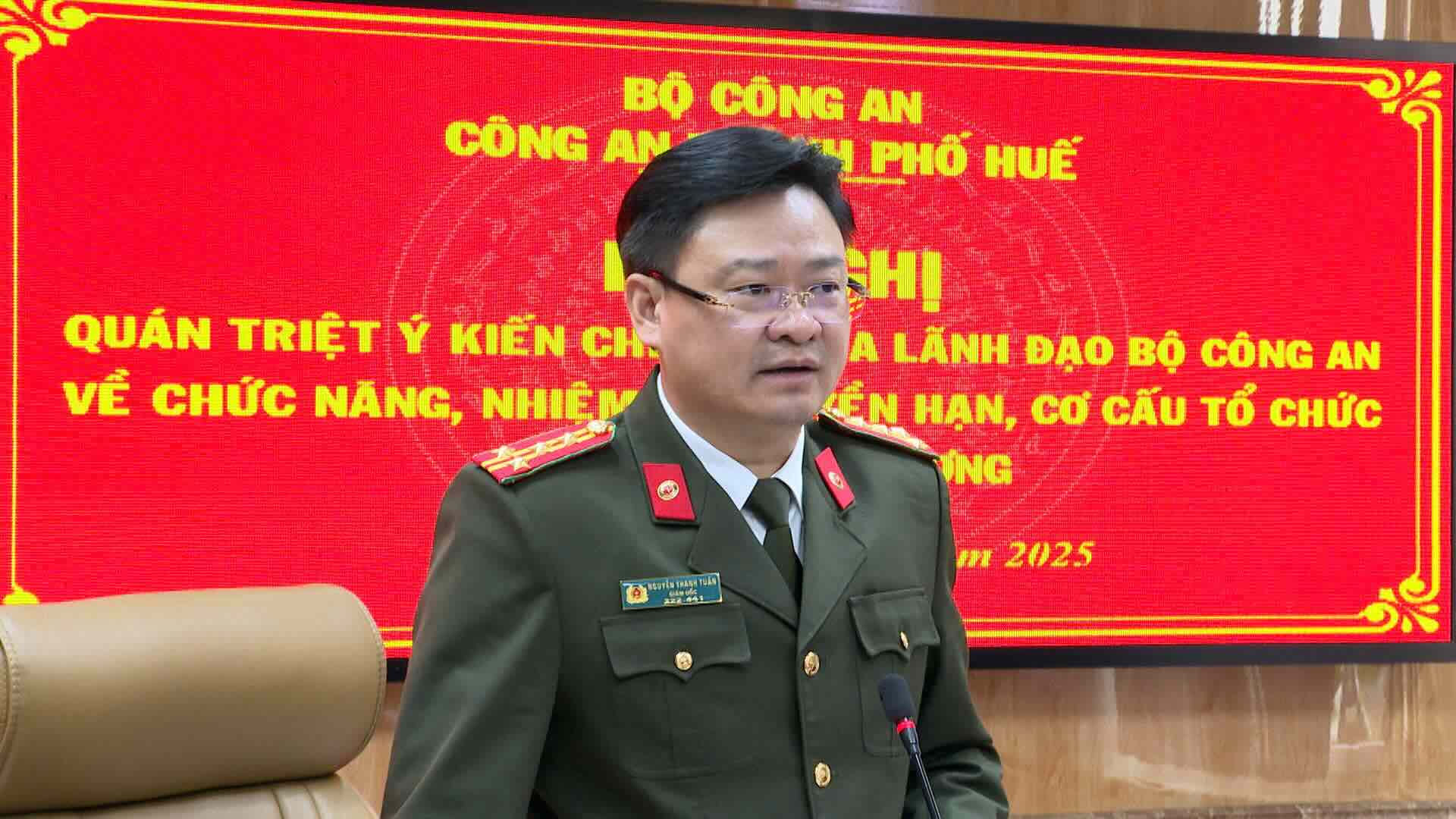 Dai ta Nguyen Thanh Tuan - Giam doc Cong an TP chu tri hoi nghi. Anh: Hong Nhung.