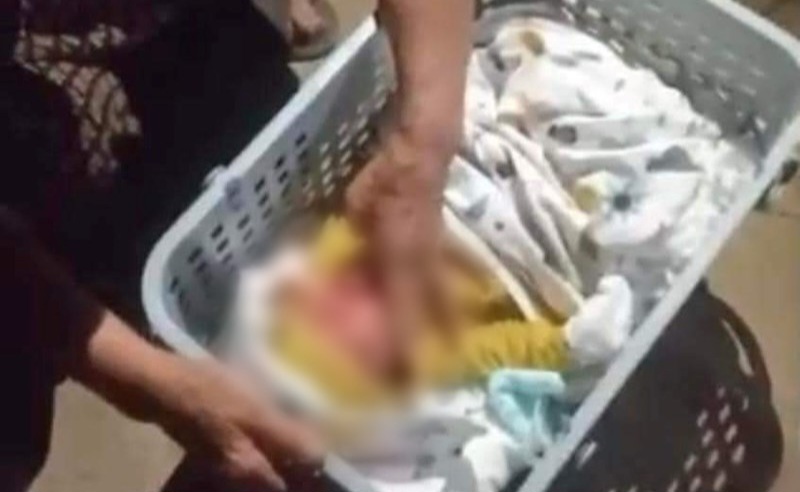 The People's Committee of Dac Son Ward issued a notice to find abandoned young relatives. Photo: Minh Hoa