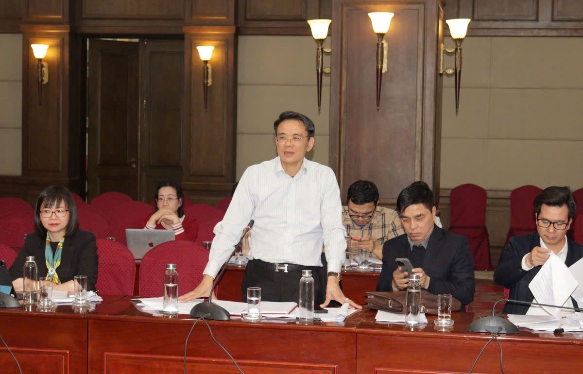 The Legal Committee of the Hai Phong City People's Council reviewed the resolution submitted to the 23rd session of the City People's Council. Photo: Hai Phong Portal