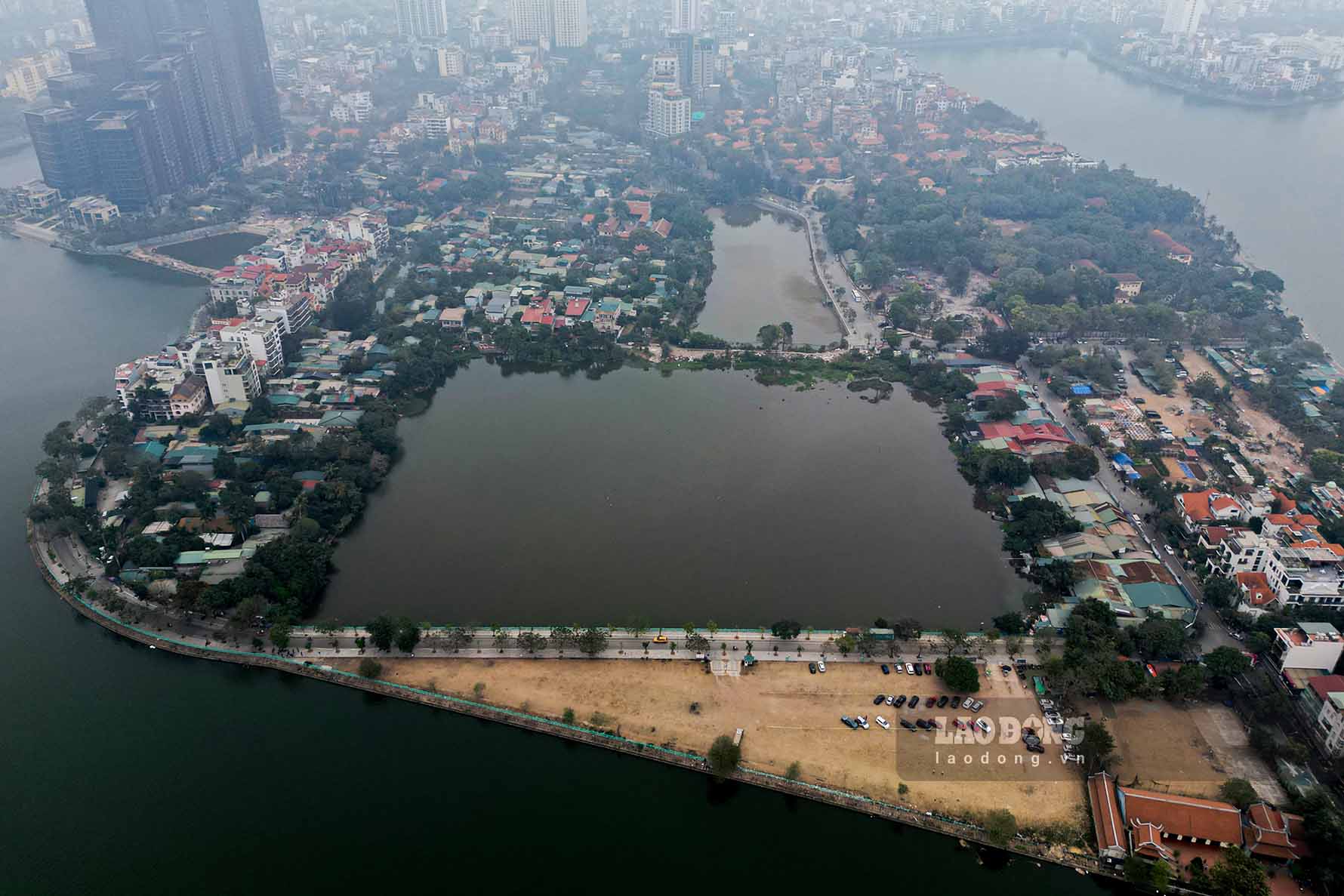 Hien, Ban Quan ly du an Dau tu xay dung quan Tay Ho (TP Ha Noi) dang moi nha dau tu quan tam du an xay dung Nha hat Ngoc Trai va cong vien van hoa nghe thuat chuyen de tai phuong Quang An, quan Tay Ho.