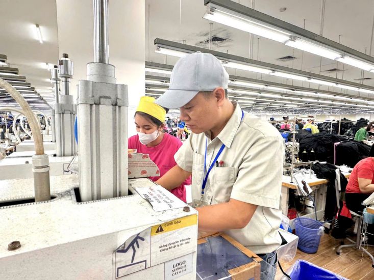 Mr. Le Tam Quan - Head of the Electricity Group, Sakurai Vietnam Co., Ltd. is one of the outstanding workers of the Communist Party of Vietnam. Photo: Quach Du