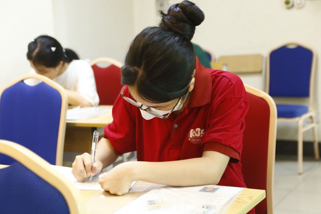 Candidates taking the Hanoi National University of Education's competency assessment exam. Photo: Thanh Hang