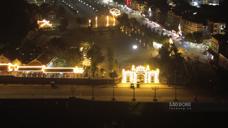 Toan canh Den Bao Ha lung linh ve dem. Anh: Dinh Dai