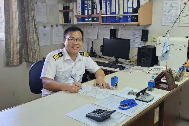 Captain Vu Van Nghiem always studies and follows Uncle Ho's instructions. Photo: Character provided