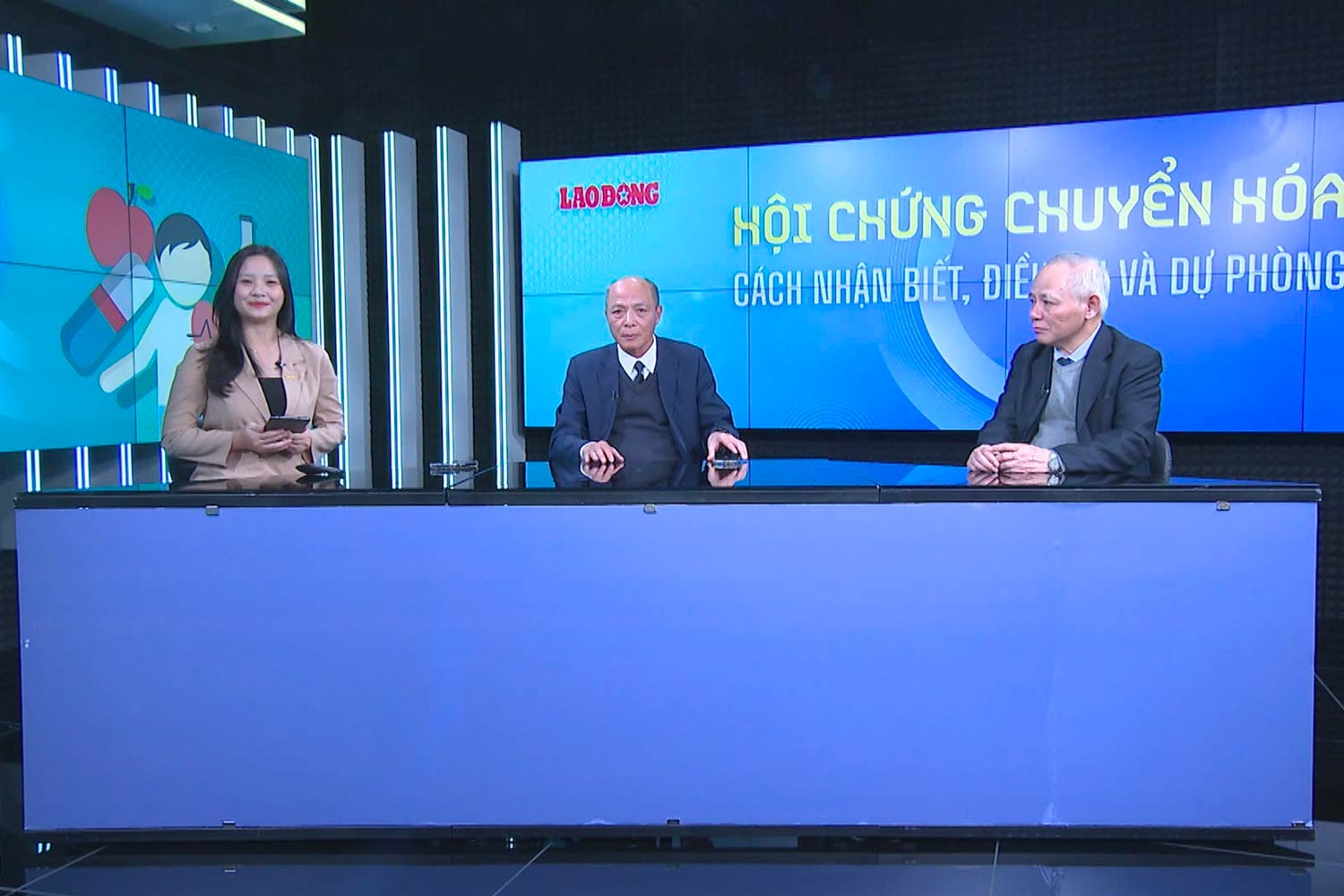 Cac khach moi chia se trong Talkshow “Hoi chung chuyen hoa: Cach nhan biet, dieu tri va du phong”. Ảnh: Minh Chau