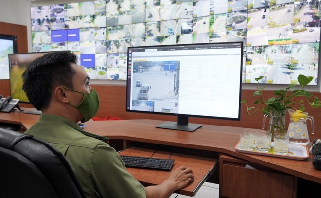 Operating traffic surveillance cameras, handling fines in Ba Ria - Vung Tau. Photo: Hoang Ngoc