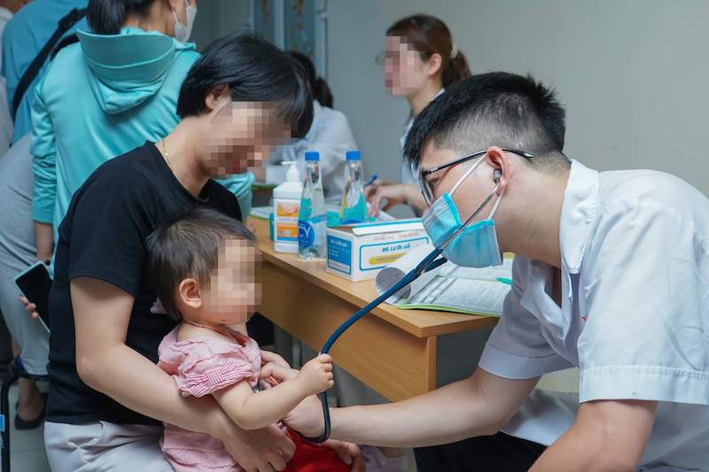 The Ministry of Health decentralizes the right to grant an operating license and register to practice medical examination and treatment to the Department of Health. Illustrative photo: Thanh Xuan