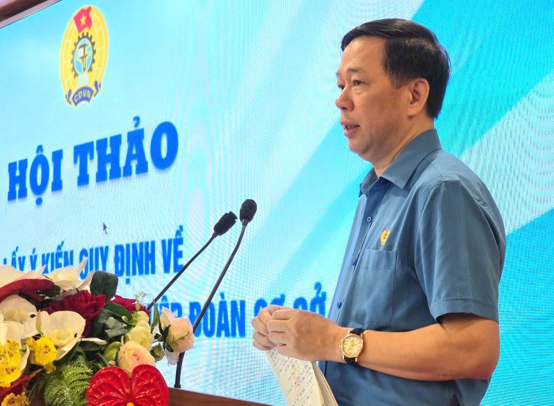 Mr. Tong Van Bang - Member of the Presidium, Head of the Organizing Committee of the Vietnam General Confederation of Labor - delivered the opening speech at the workshop. Photo: Nam Duong