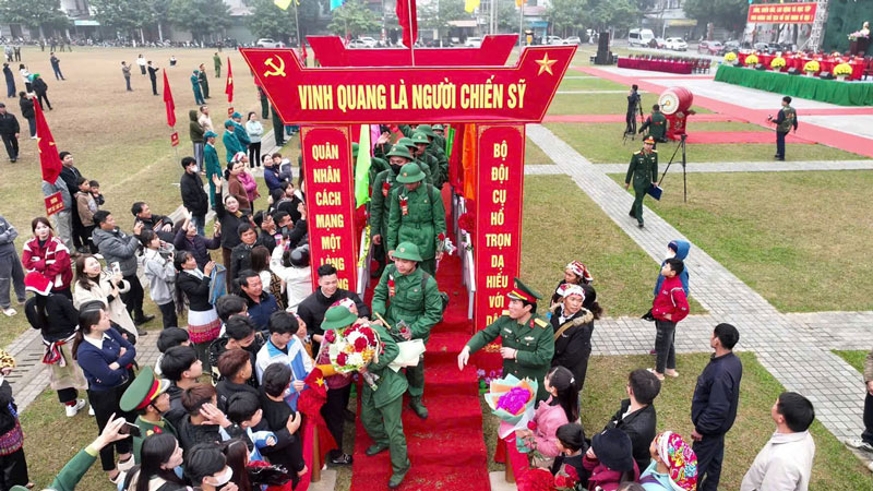 Viec giao nhan quan tai Lao Cai dien ra thuan loi. Anh: Thanh Phu