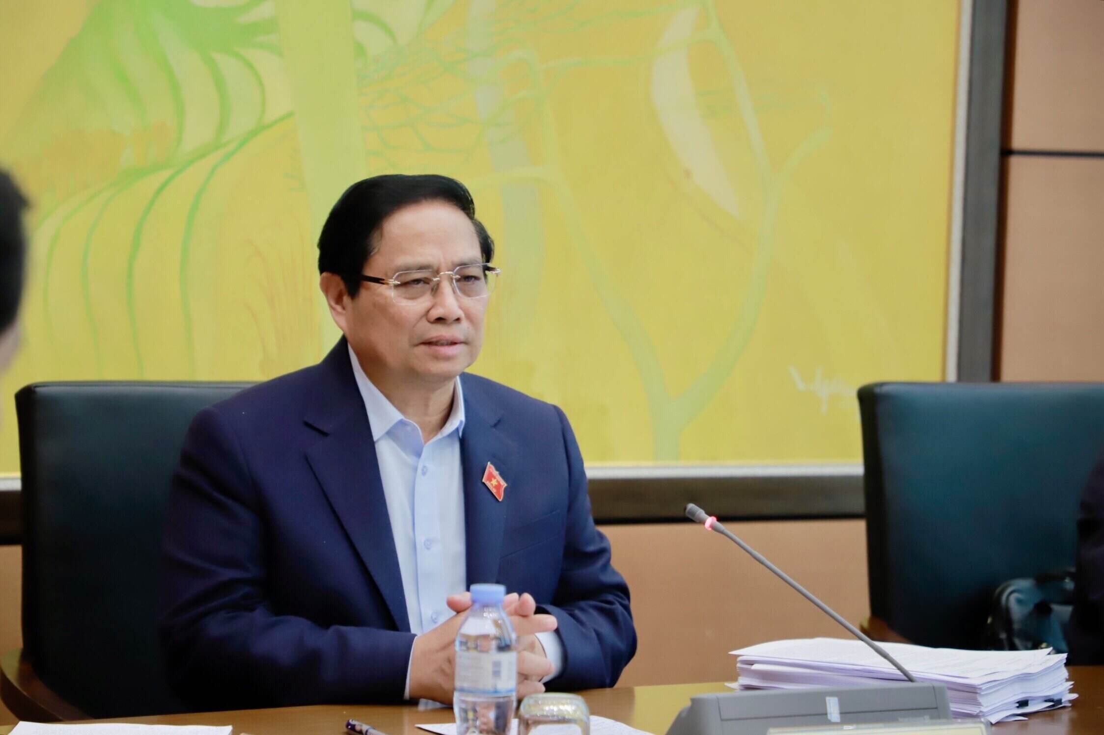 Prime Minister Pham Minh Chinh spoke at the group discussion session on the morning of February 15. Photo: Xuan Truong