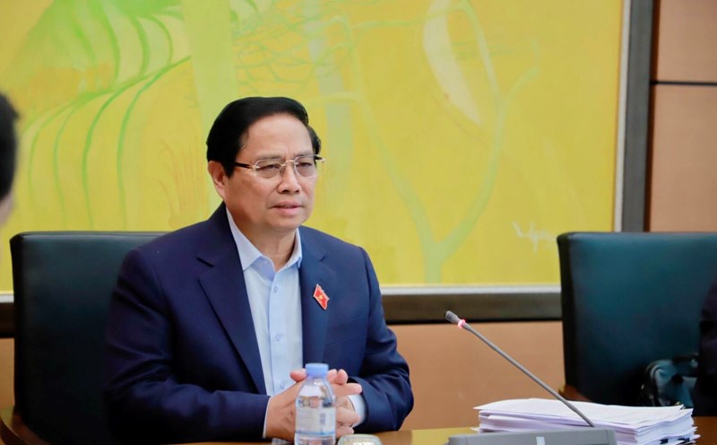 Prime Minister Pham Minh Chinh spoke at the group discussion session on the morning of February 15. Photo: Xuan Truong