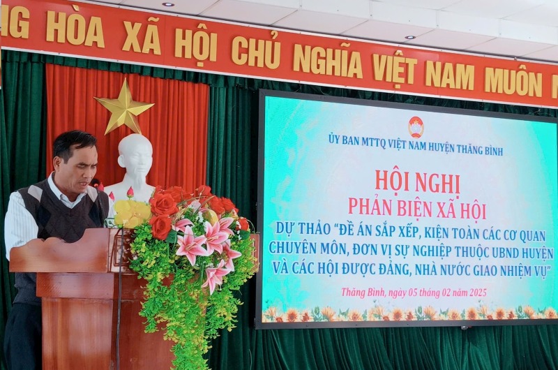 UBMT TQVN huyen Thang Binh to chuc hoi nghi phan bien du thao de an sap xep co quan chuyen mon. Anh: DVCC 