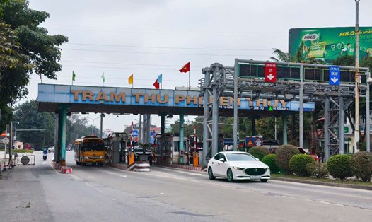 Trạm thu phí Bến Thủy 1. Ảnh: Quang Đại