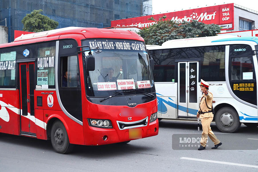 Lanh dao Phong CSGT Ha Noi cho hay, luc luong CSGT Thu do xac dinh phai lam nghiem, triet de, khong co vung cam. Muc tieu de cong tac bao dam trat tu, an toan giao thong duoc trien khai xuyen suot, khong ke ngay le hay ngay nghi, nham tao chuyen bien tich cuc trong y thuc cua nguoi tham gia giao thong, giam thieu nguy co un tac va tai nan.