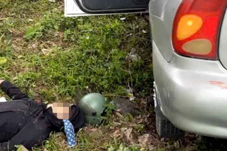 The scene of the accident between a car and a motorbike that killed two grandmothers and grandchildren. Photo: Ha Linh