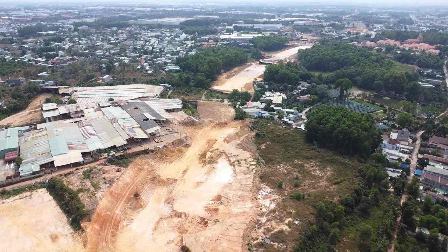 Construction of package 18 of component projects 1 of Bien Hoa Expressway through Bien Hoa City, Dong Nai. Photo: HAC