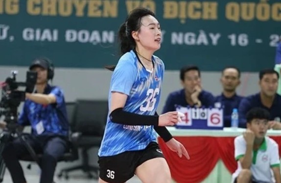 Cau thu Cai Xiaoqing trong mau ao doi bong chuyen nu Thanh Hoa. Anh: VFV 