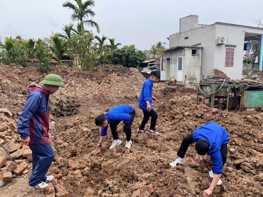 Tuoi tre Hai Duong chung tay xoa nha tam. Anh: Tuoi tre Hai Duong