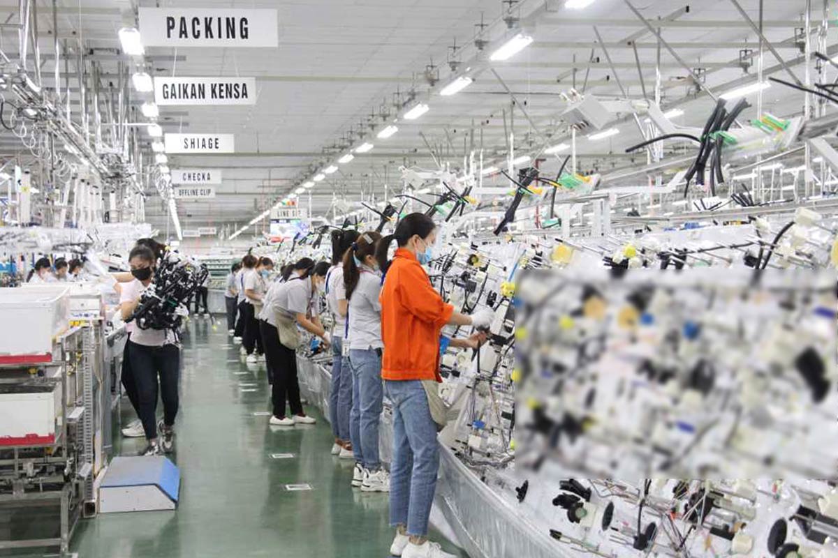 Line of production of auxiliary equipment for automobiles at Yazaki Hai Phong Vietnam Company Limited, Quang Ninh Branch. Photo: Quang Yen Portal