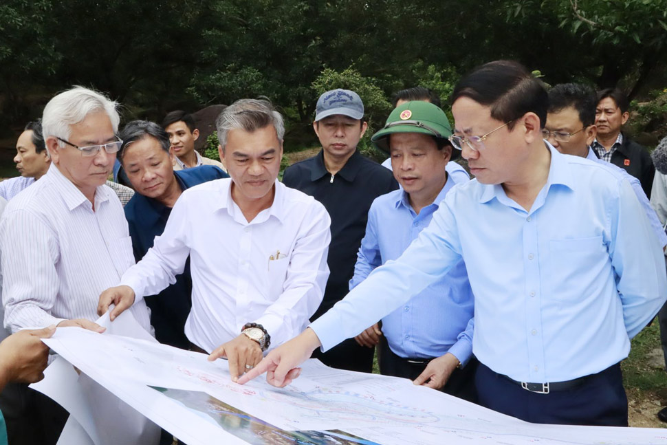 The working group inspected the Chanh Thang Mineral Spring Eco-tourism Resort project and the Mineral Spring Factory. Photo: Binh Dinh Information Portal