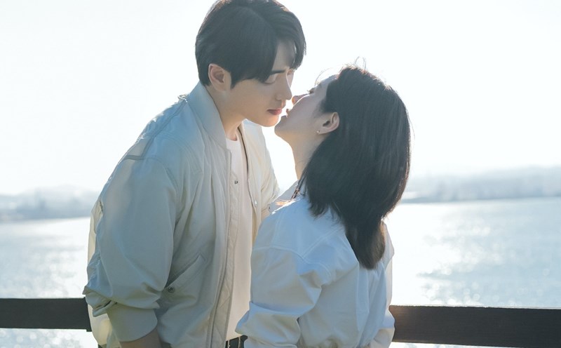 Lee Joon Hyuk, Han Ji Min elevate their popularity with the movie Love Scout. Photo: Producer