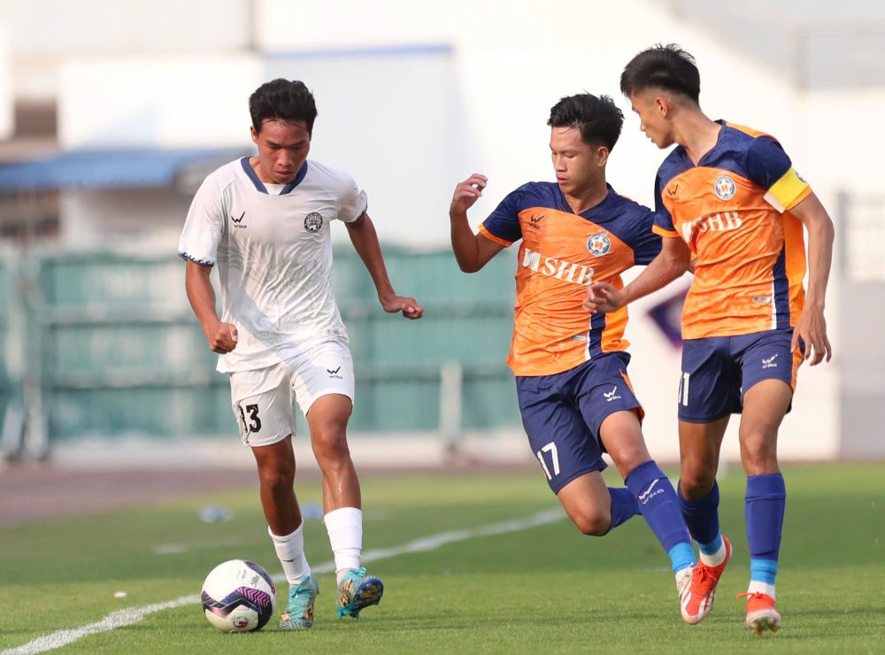 Home team Ba Ria - Vung Tau (white shirt) won all 3 points on the opening day of the 2024-2025 National U19 tournament. Photo: VFF