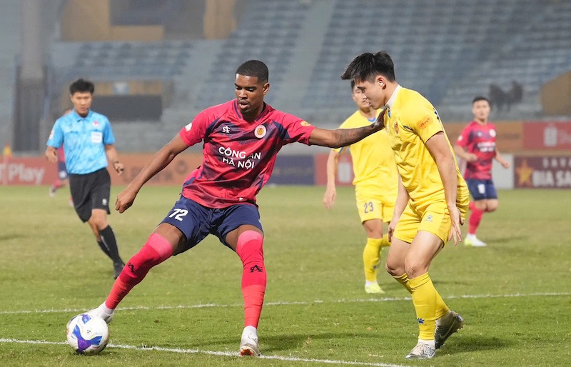 Hanoi Police shared points with Quang Nam. Photo: Minh Dan