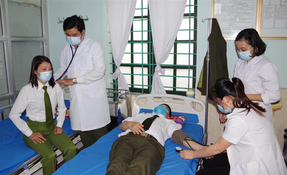 Police officers and soldiers who have not recovered from illness due to a long-term need for treatment are entitled to care. Photo: Ministry of Public Security