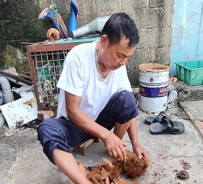 Ong Minh an tam voi tuoi gia khi co luong huu ho tro. Anh: Manh Cuong. 