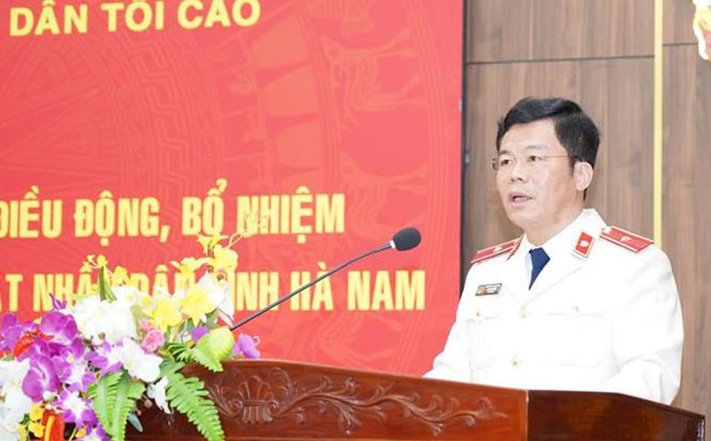 New Director Lai Anh Tuan spoke to receive the appointment decision. Photo: Ha Nam Provincial People's Procuracy