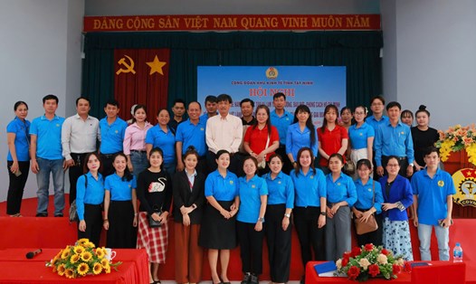 Lãnh đạo và các cán bộ CĐCS trực thuộc Công đoàn Khu kinh tế Tây Ninh tham dự Hội nghị. Ảnh: Phương Dung