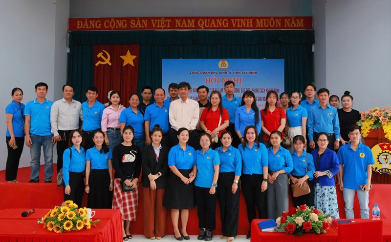 Leaders and union officials under the Tay Ninh Economic Zone Trade Union attended the Conference. Photo: Phuong Dung