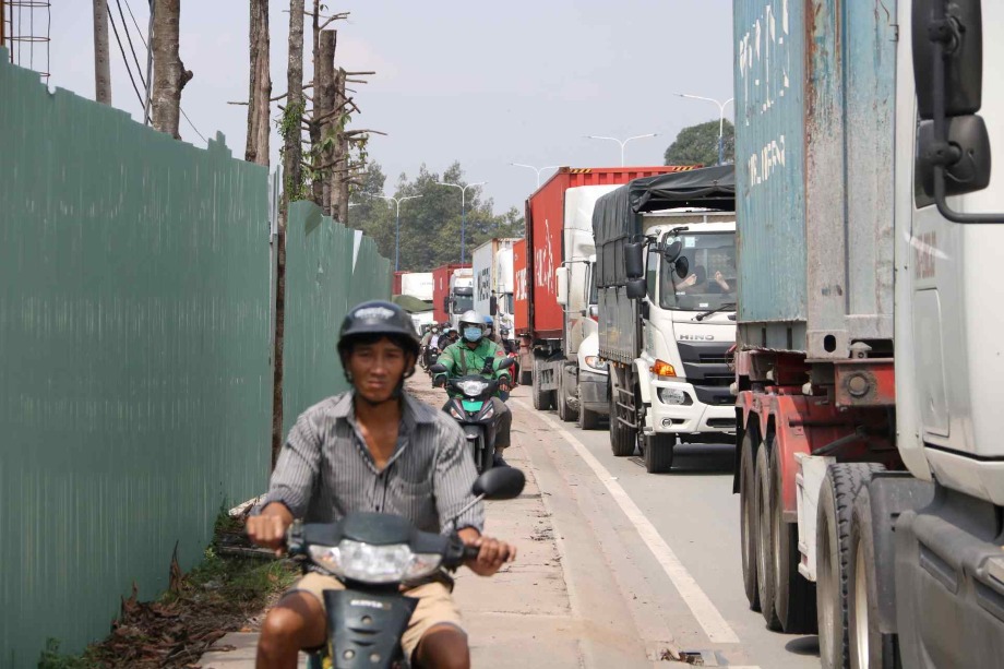 Nganh logistisc bi anh huong lon boi ket xe. Anh: Dinh Trong