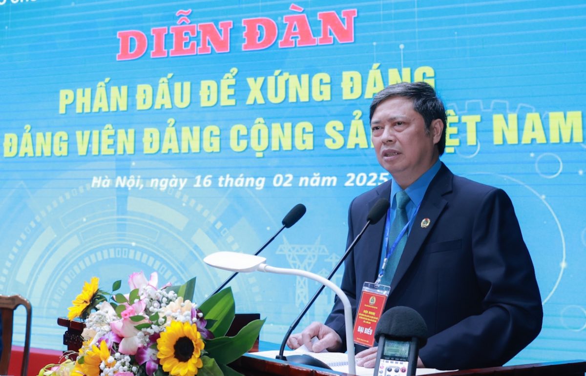 Comrade Nguyen Van Canh - Chairman of the Bac Giang Provincial Federation of Labor - spoke at the forum. Photo: Hai Nguyen