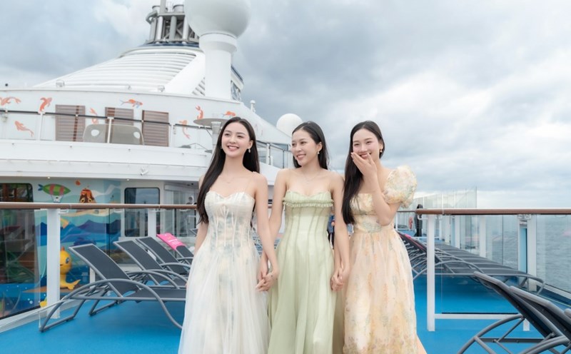 Top 3 Miss Vietnam on a 5-star yacht. Photo: Organizing Committee
