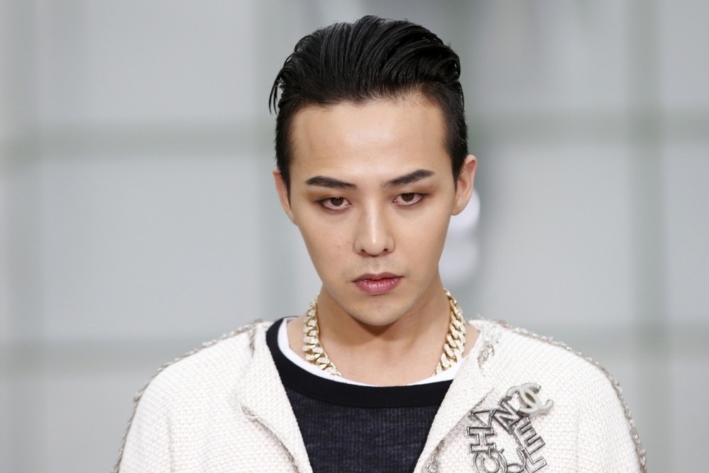 G-Dragon la mot trong nhung ngoi sao duoc gioi thoi trang san don. Anh: Naver